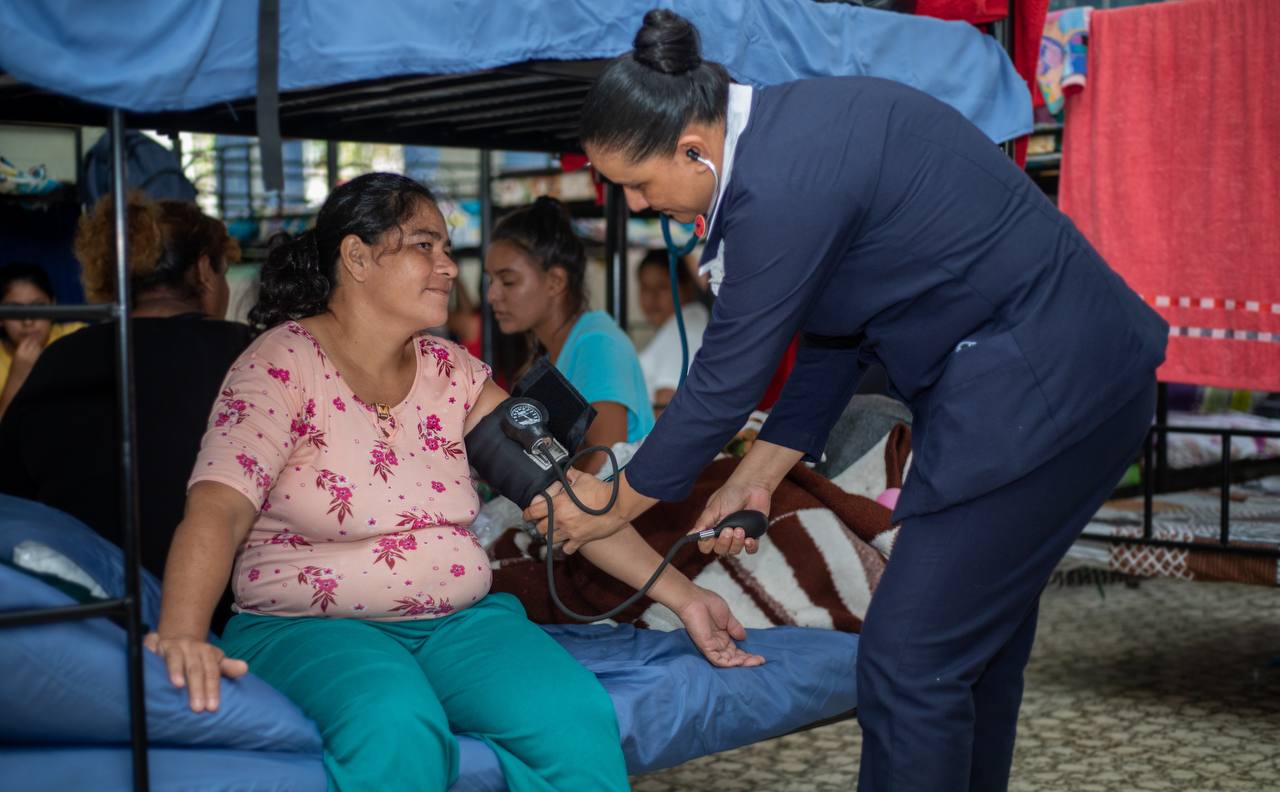 brindan-atencion-medica-oportuna-a-salvadorenos-en-albergues-a-nivel-nacional